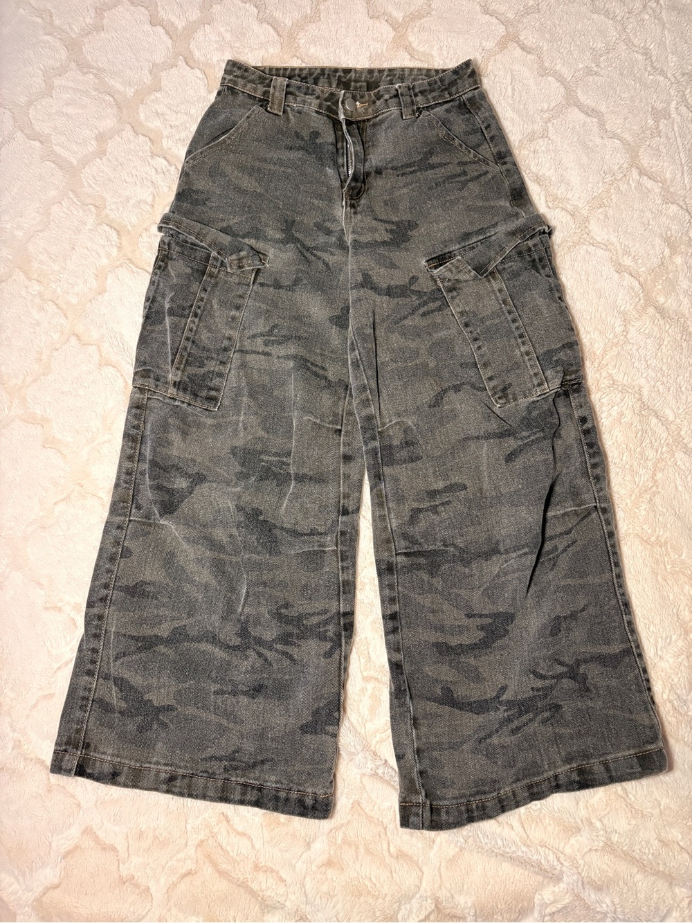 Wide Leg Cargo Jeans in Camo